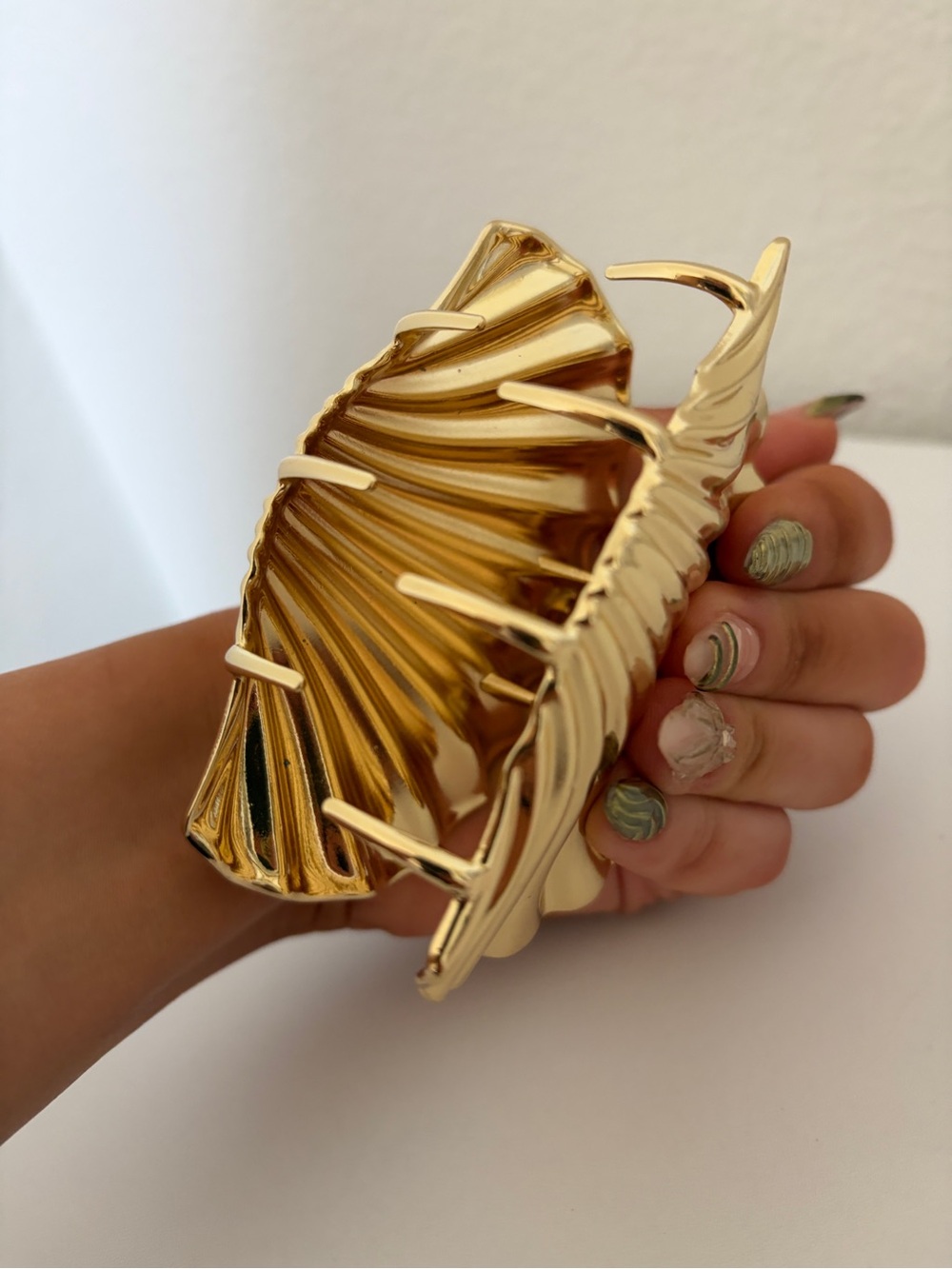 Peppermayo Milano Claw Clip - Gold Scallop Shell Hair Claw - Picture 3 of 7